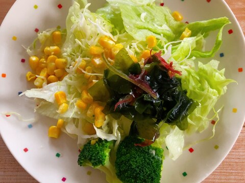 海藻ワカメとコーンブロッコリーのサラダ
